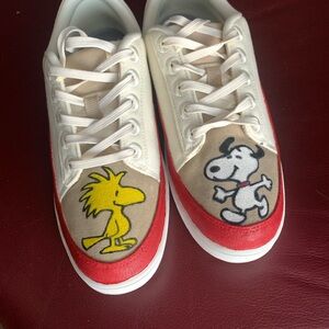 Art by me Ladies Sneakers with Hand-Painted Snoopy & Woodstock Toes